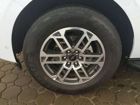 Used 2025 Ford Expedition Active RWD image 11
