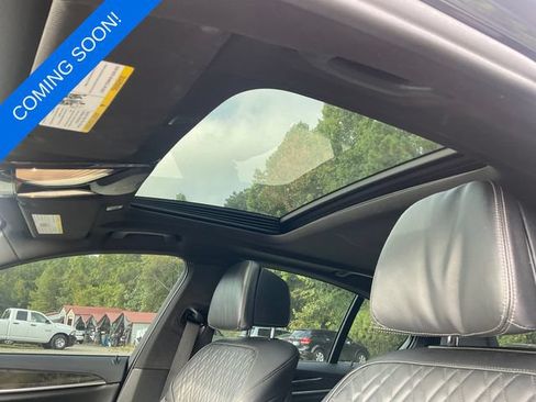 Used 2019 BMW 530i w/ Convenience Package RWD image 3