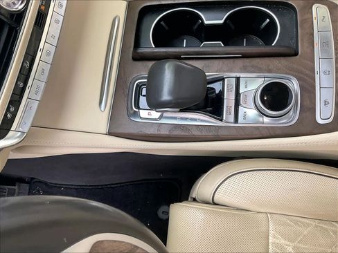 Used 2019 Kia K900 Luxury w/ VIP Package image 17