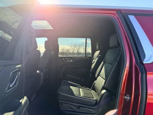 Used 2024 Chevrolet Suburban Premier image 8