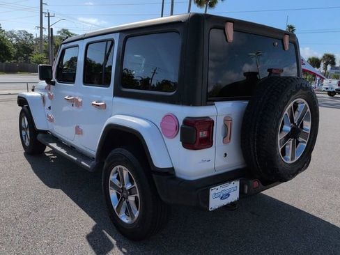 Used 2018 Jeep Wrangler Unlimited Sahara AWD/4WD image 6