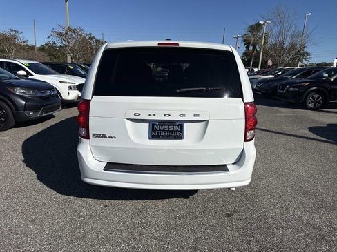 Used 2019 Dodge Grand Caravan SE w/ UConnect Hands-Free Group image 5