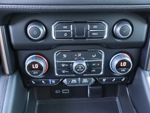 Used 2023 Chevrolet Tahoe High Country AWD/4WD image 31