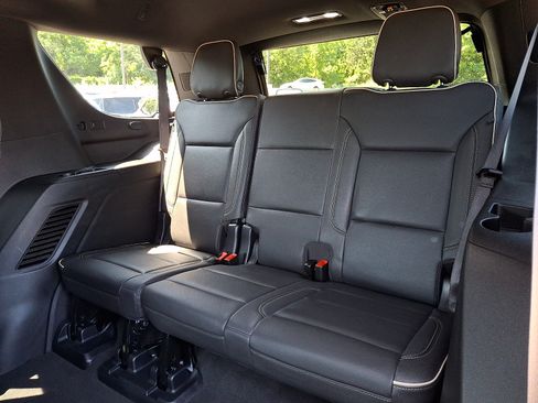 Used 2025 GMC Yukon Elevation w/ LPO, Yukon Black Package AWD/4WD image 10