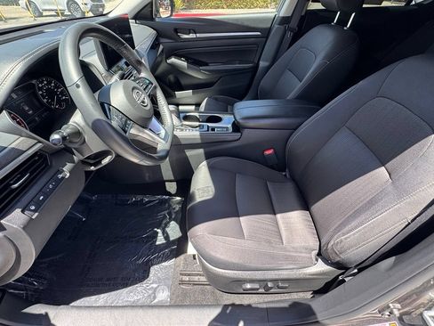 Certified 2023 Nissan Altima 2.5 SV w/ SV Premium Package FWD image 11