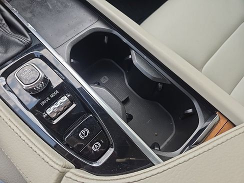 Used 2021 Volvo XC90 T6 Momentum image 61