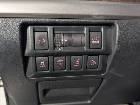 Used 2019 Subaru Outback 3.6R Limited AWD/4WD image 33