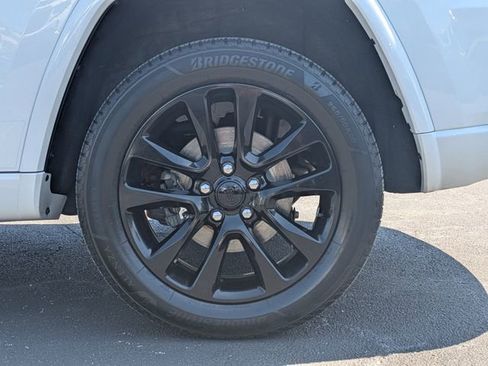 Used 2019 Jeep Grand Cherokee Altitude AWD/4WD image 13