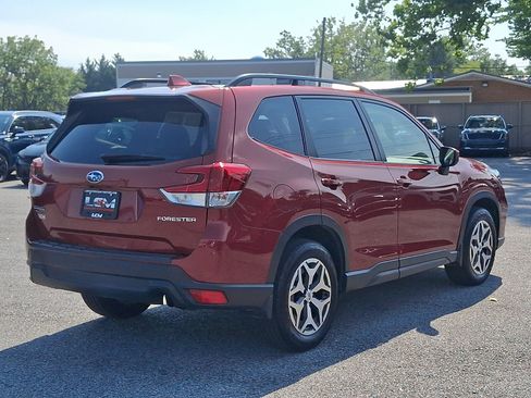 Used 2020 Subaru Forester Premium AWD/4WD image 4