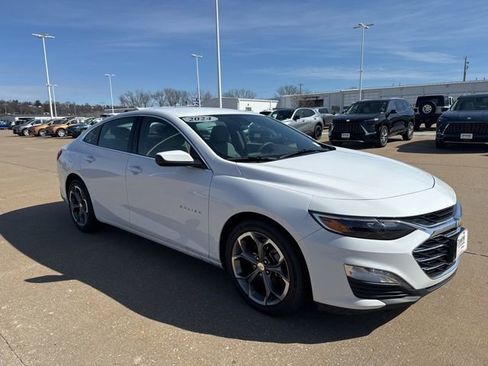 Used 2024 Chevrolet Malibu LT image 1