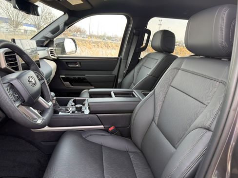 Used 2025 Toyota Tundra Limited AWD/4WD image 10