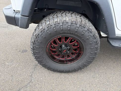 Used 2015 Jeep Wrangler Unlimited Rubicon AWD/4WD image 32