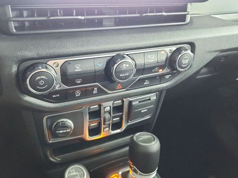 Used 2025 Jeep Gladiator Sport AWD/4WD image 32