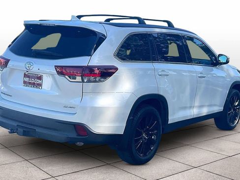 Used 2019 Toyota Highlander SE image 15