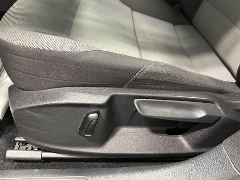 Used 2016 Volkswagen e-Golf SE w/ DC Fast Charging Package image 28