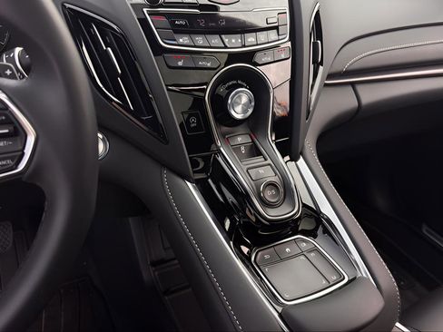 Used 2025 Acura RDX SH-AWD image 15