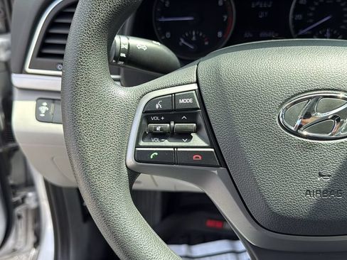 Used 2018 Hyundai Elantra SE FWD image 14