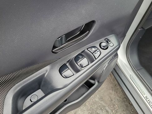 Used 2019 Nissan Kicks S FWD image 21