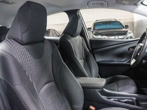 Certified 2017 Toyota Prius Two w/ Carpet Mat Package FWD image 17