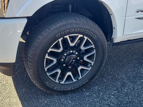 Used 2025 RAM 3500 Limited AWD/4WD image 10