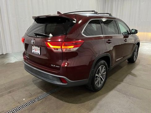 Certified 2019 Toyota Highlander XLE AWD/4WD image 4