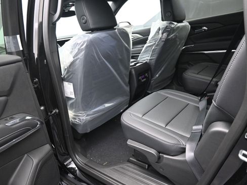 New 2026 Chevrolet Traverse LT w/ Sun and Wheel Package FWD image 29