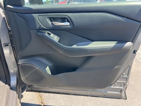 Used 2025 Nissan Rogue SV AWD/4WD image 29