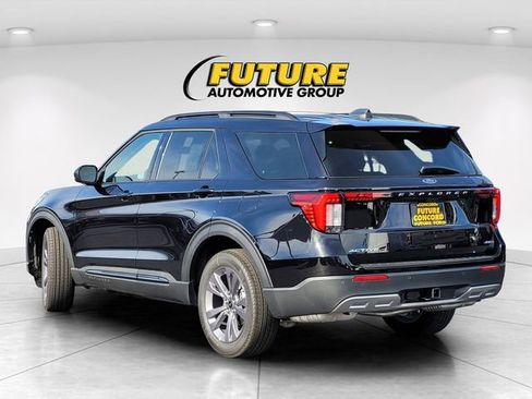New 2026 Ford Explorer Active w/ Active Comfort Package image 5