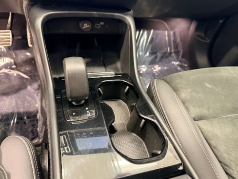 Used 2022 Volvo XC40 P8 Recharge Plus AWD/4WD image 37