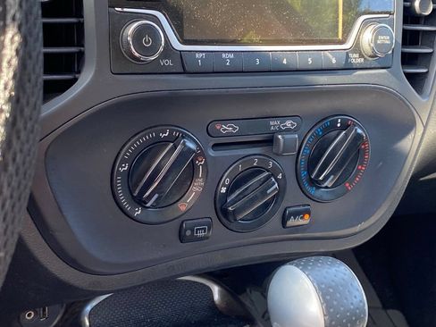 Used 2015 Nissan Juke S FWD image 14