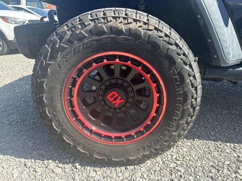 Used 2021 Jeep Gladiator Rubicon AWD/4WD image 5