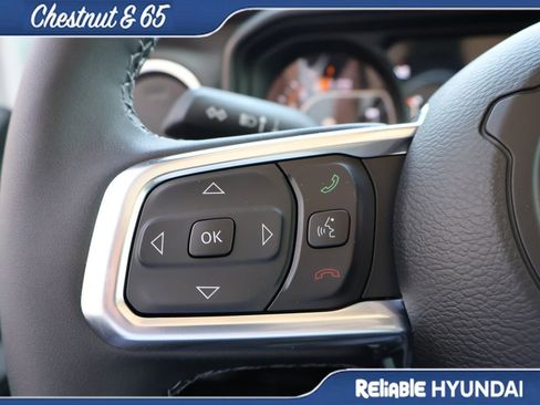 Used 2025 Jeep Wrangler Unlimited Sahara AWD/4WD image 26