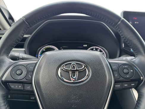Used 2022 Toyota Venza XLE image 18