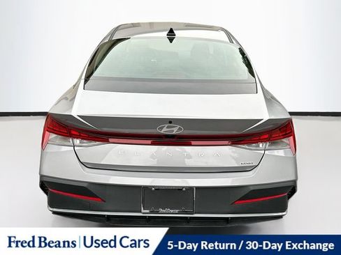 Used 2025 Hyundai Elantra Hybrid FWD image 7