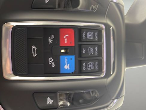 Used 2025 Jeep Wagoneer Series III w/ Premium Group I AWD/4WD image 16