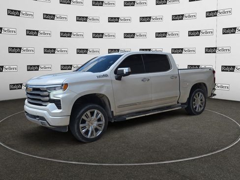 Used 2024 Chevrolet Silverado 1500 High Country w/ High Country Premium Package AWD/4WD image 2
