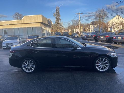 Used 2018 Alfa Romeo Giulia AWD image 8