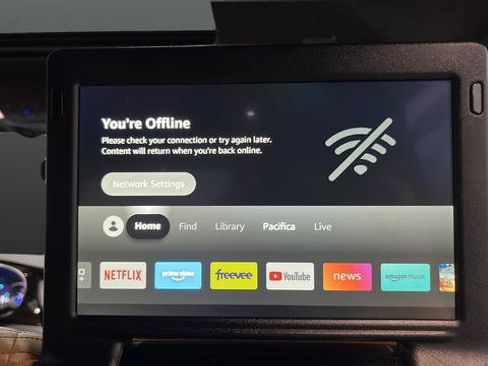 Used 2023 Chrysler Pacifica Pinnacle FWD image 38