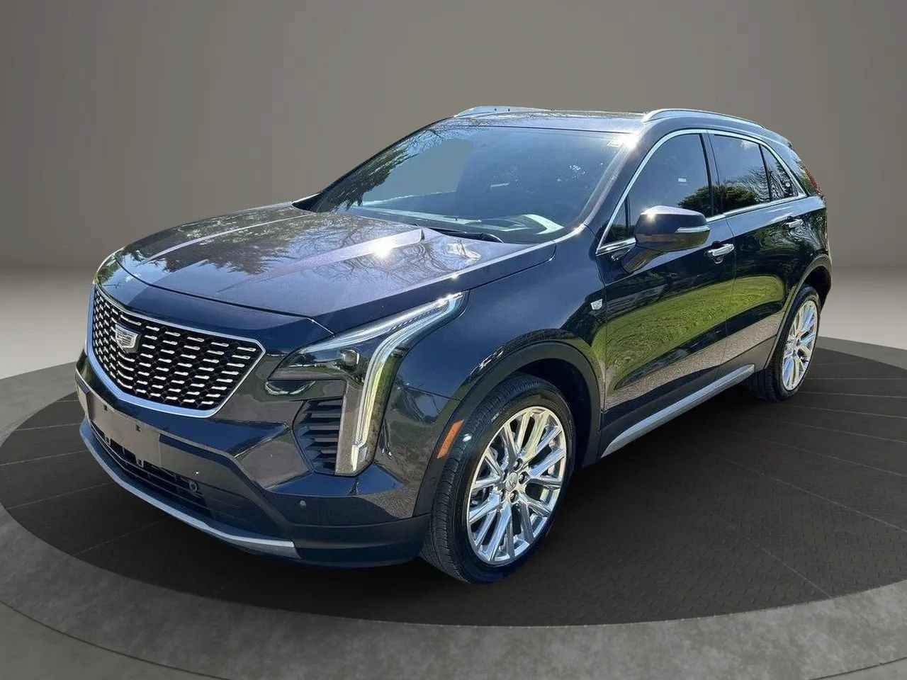 Used 2022 Cadillac XT4 Premium Luxury w/ LPO, Radiant Package AWD/4WD image 1