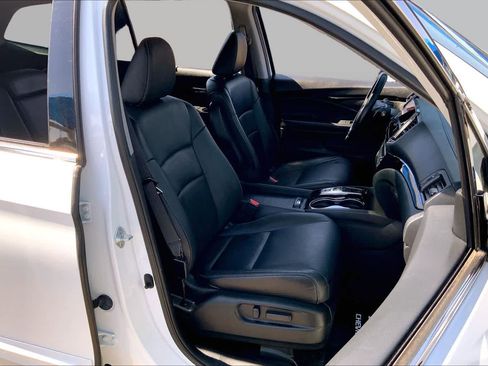 Used 2021 Honda Pilot Touring image 9