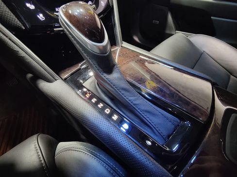 Used 2015 Cadillac XTS Luxury AWD/4WD image 32