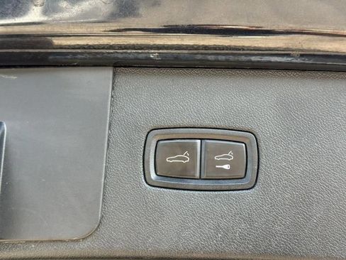 Used 2020 Porsche Cayenne image 16