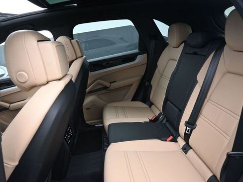 Certified 2025 Porsche Cayenne AWD/4WD image 16