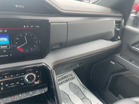 Used 2025 GMC Sierra 2500 AT4 AWD/4WD image 28