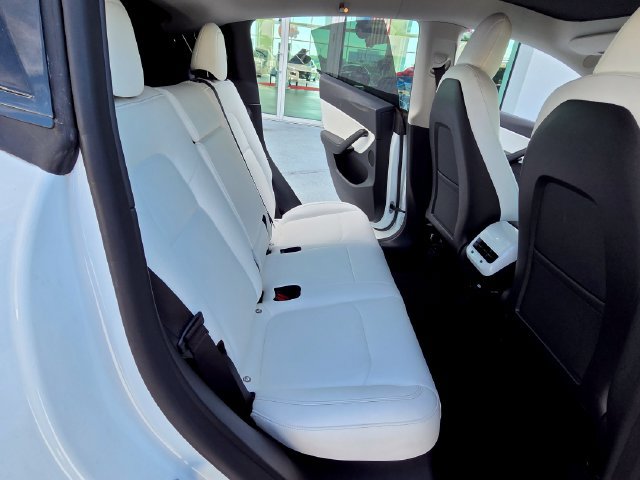 Used 2022 Tesla Model Y Performance AWD/4WD image 23