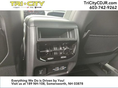 New 2025 Jeep Grand Cherokee Altitude image 25