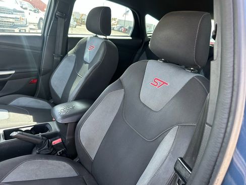 Used 2018 Ford Focus ST FWD image 35