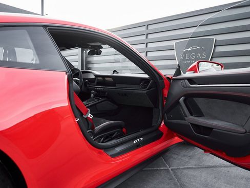 Used 2025 Porsche 911 GT3 w/ Chrono Package image 24