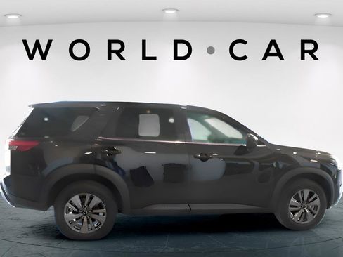 Used 2025 Nissan Pathfinder S image 8