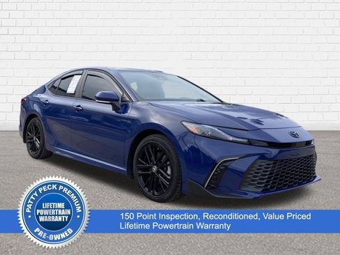 Used 2025 Toyota Camry SE FWD image 1